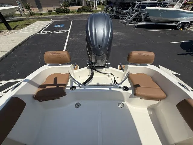 Slide: The Image of Pioneer 202 Sportfish 2025 - 6