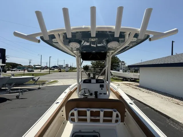 Slide: The Image of Pioneer 202 Sportfish 2025 - 8