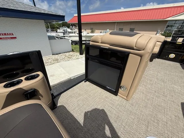 Slide: The Image of Barletta CABRIO C24UC 2025 - 10