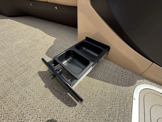 Slide: The Image of Barletta CABRIO C24UC 2025 - 11