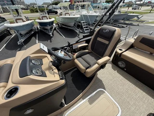 Slide: The Image of Barletta CABRIO C24UC 2025 - 12