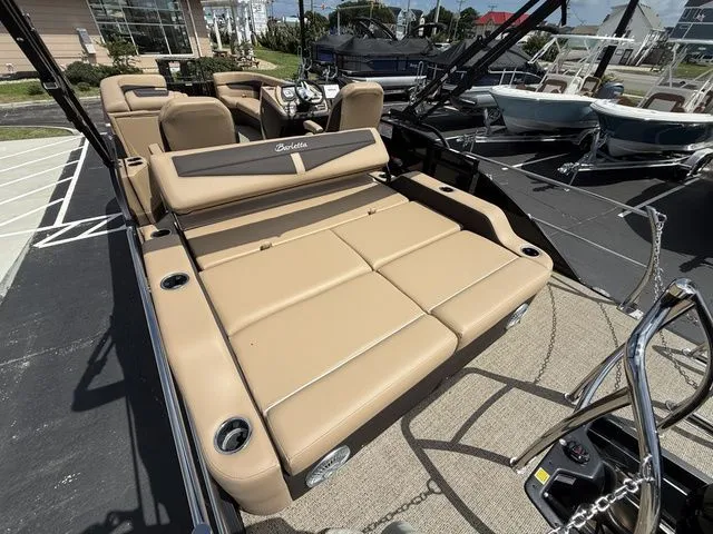 Slide: The Image of Barletta CABRIO C24UC 2025 - 15