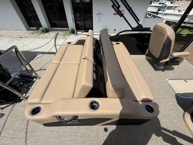 Slide: The Image of Barletta CABRIO C24UC 2025 - 17