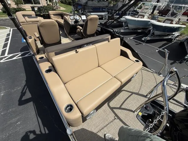 Slide: The Image of Barletta CABRIO C24UC 2025 - 18