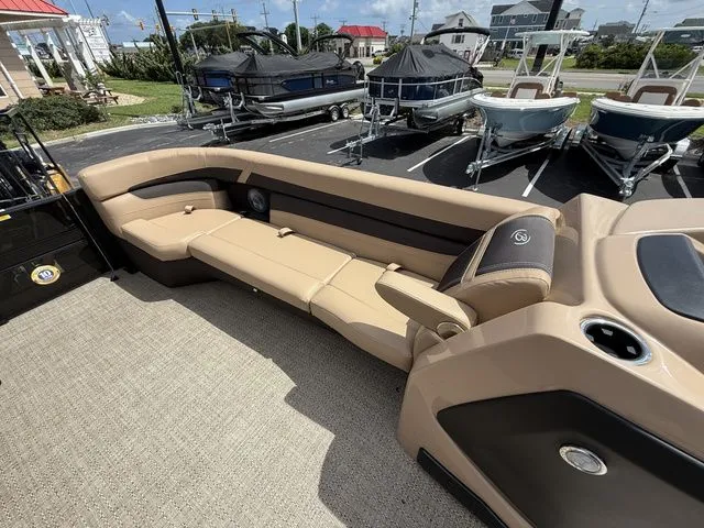 Slide: The Image of Barletta CABRIO C24UC 2025 - 7