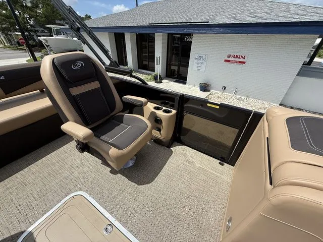 Slide: The Image of Barletta CABRIO C24UC 2025 - 9