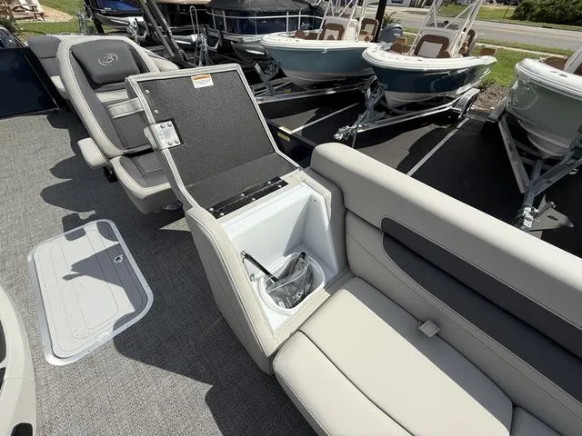 Slide: The Image of Barletta Cabrio C24QC 2025 - 10