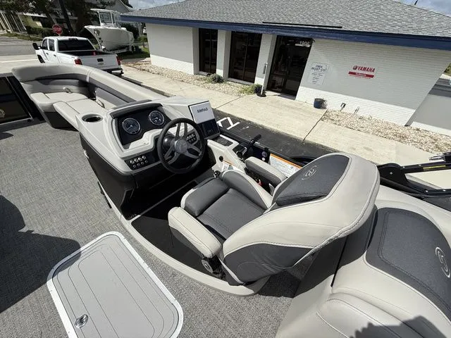 Slide: The Image of Barletta Cabrio C24QC 2025 - 14