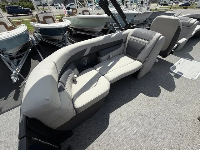 Slide: The Image of Barletta Cabrio C24QC 2025 - 18