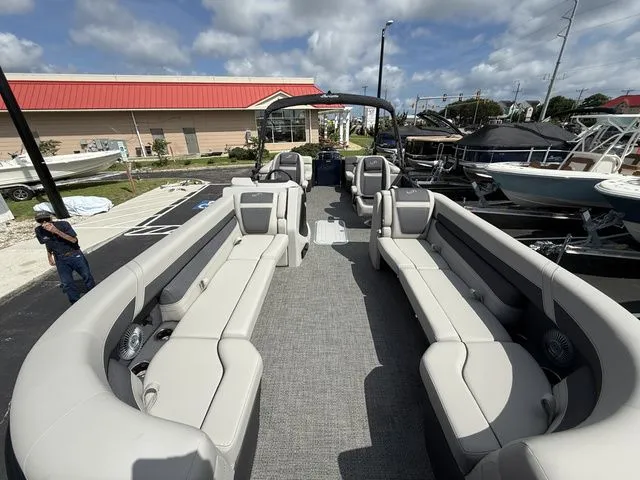 Slide: The Image of Barletta Cabrio C24QC 2025 - 7