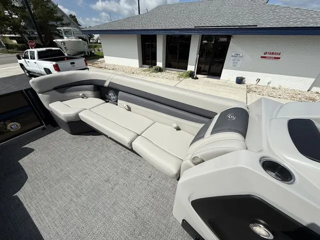 Slide: The Image of Barletta Cabrio C24QC 2025 - 8