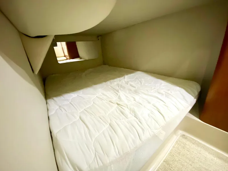 Slide: The Image of Interior cabin bed of 2004 Chaparral Signature 330 yacht. - 26
