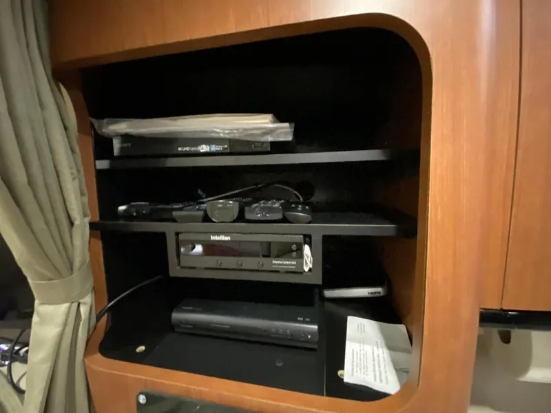 Slide: The Image of 2004 Chaparral Signature 330 interior shelf with electronic equipment and accessories. - 27