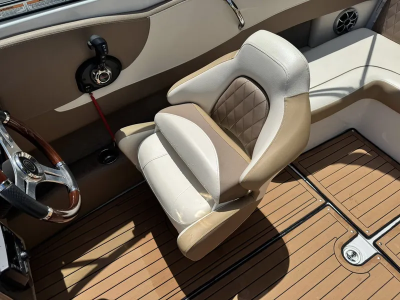 Slide: The Image of Crownline Boats 240 SS 2021 - 11