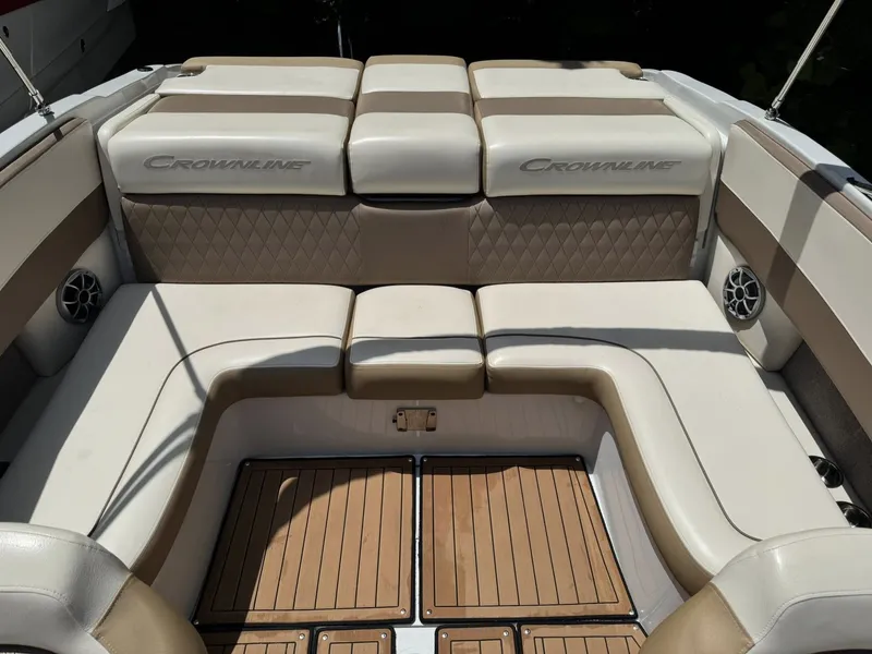 Slide: The Image of Crownline Boats 240 SS 2021 - 3