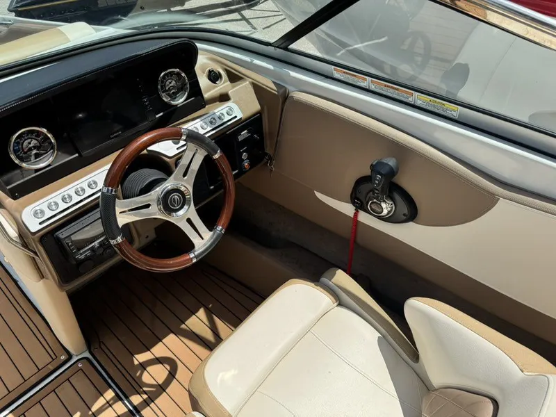 Slide: The Image of Crownline Boats 240 SS 2021 - 9