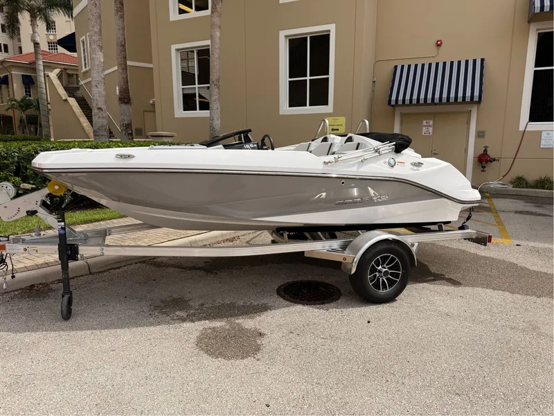 The Image of Scarab 165 SE 2026 - 1