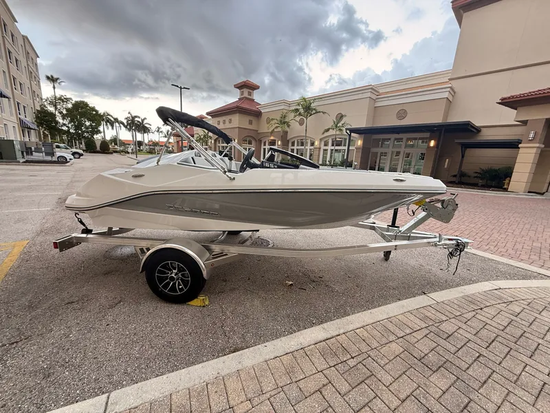 Slide: The Image of Scarab 165 SE 2026 - 10