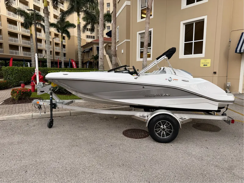 Slide: The Image of Scarab 165 SE 2026 - 2