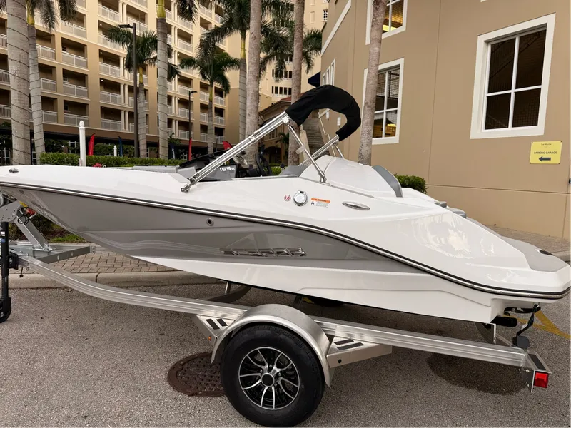 Slide: The Image of Scarab 165 SE 2026 - 4