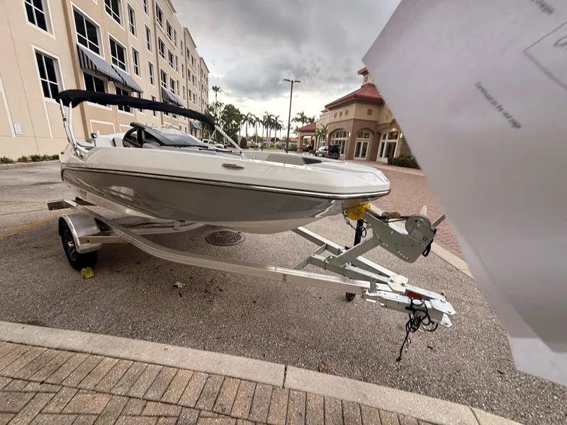 Slide: The Image of Scarab 165 SE 2026 - 8