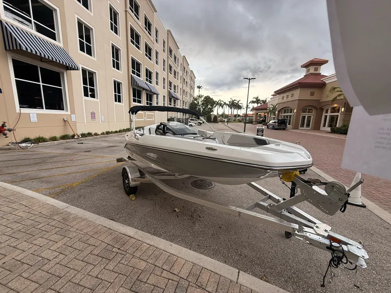 Slide: The Image of Scarab 165 SE 2026 - 9