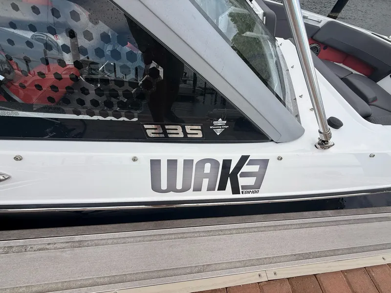 Slide: The Image of Scarab 235 LX Wake 2025 - 10