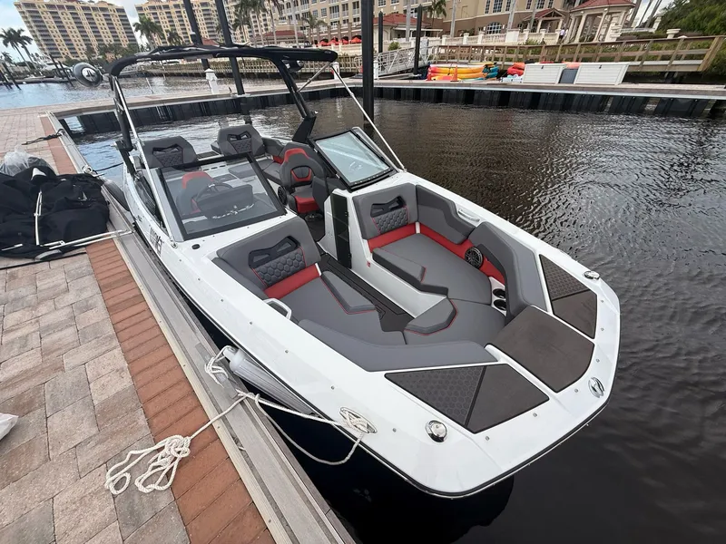Slide: The Image of Scarab 235 LX Wake 2025 - 6