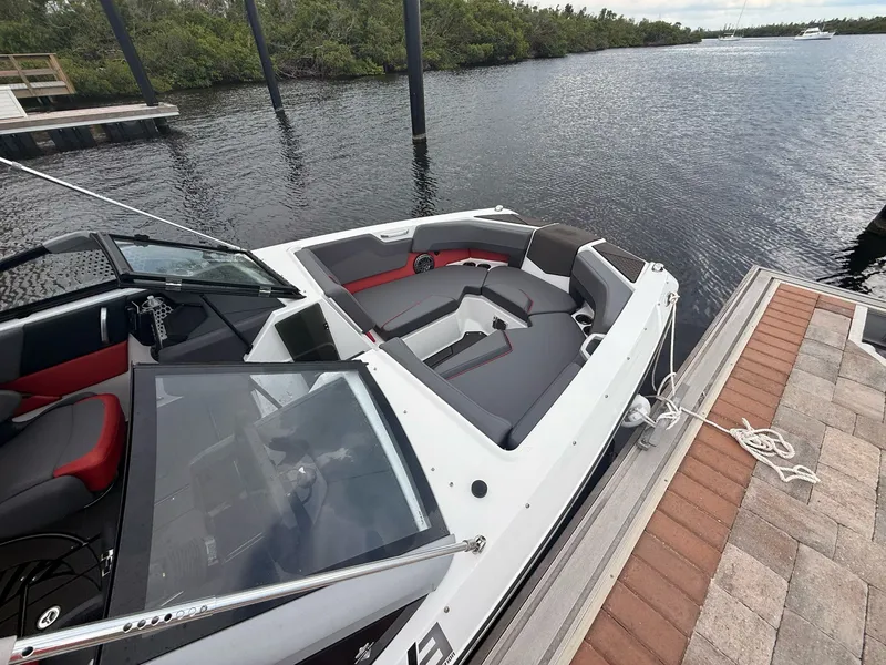 Slide: The Image of Scarab 235 LX Wake 2025 - 7