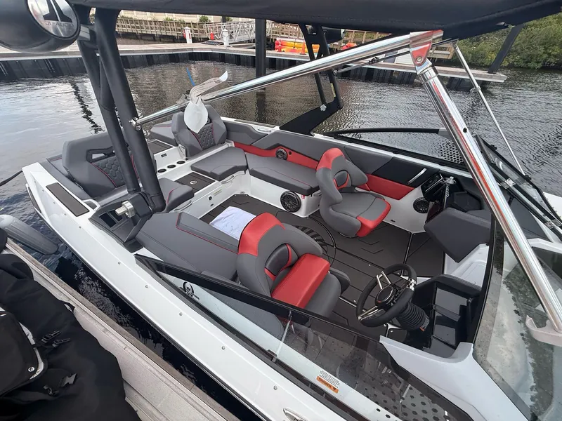 Slide: The Image of Scarab 235 LX Wake 2025 - 8