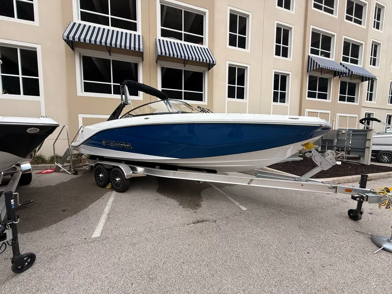 Slide: The Image of Scarab 255 SE 2025 - 1