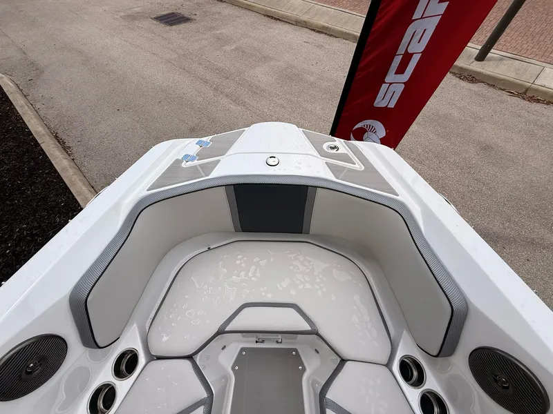 Slide: The Image of Scarab 255 SE 2025 - 10