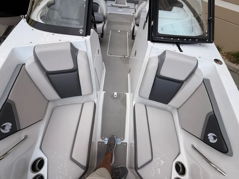 Slide: The Image of Scarab 255 SE 2025 - 11