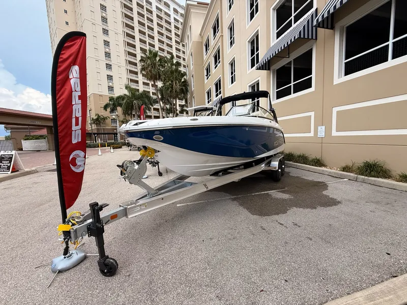 Slide: The Image of Scarab 255 SE 2025 - 3