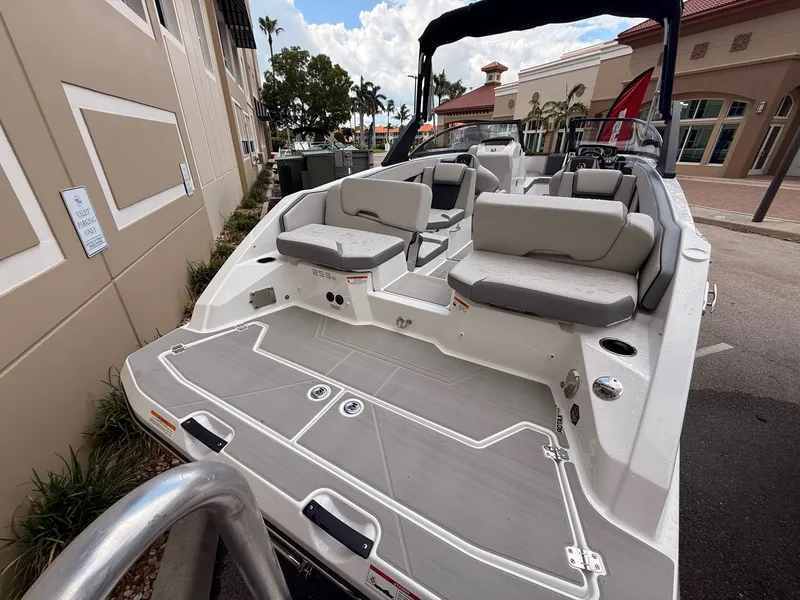 Slide: The Image of Scarab 255 SE 2025 - 6