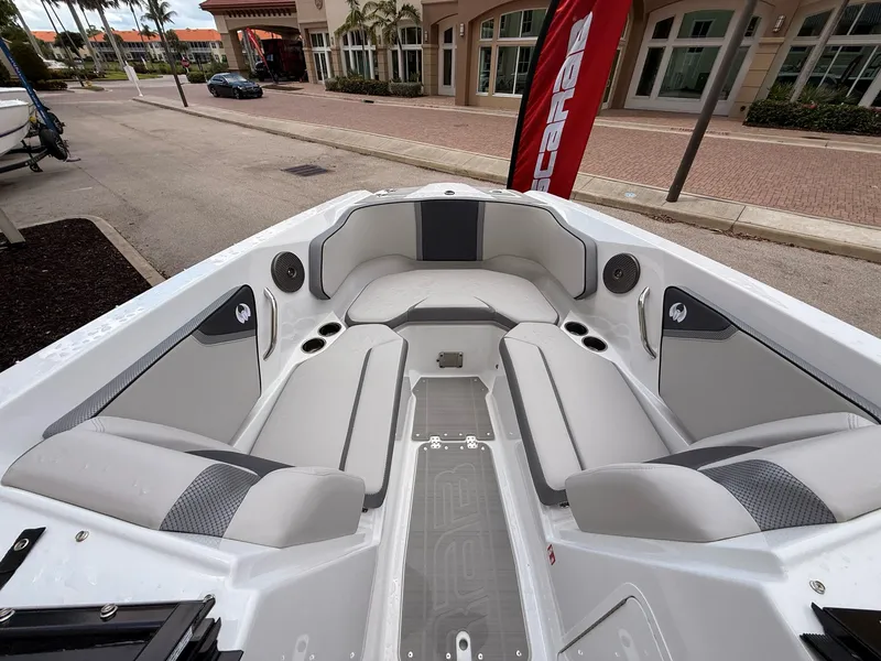 Slide: The Image of Scarab 255 SE 2025 - 9