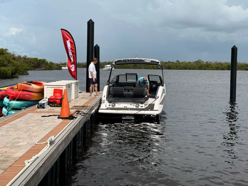 Slide: The Image of Scarab 285 LX 2025 - 3