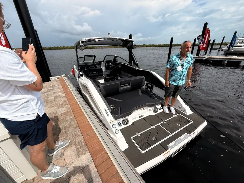 Slide: The Image of Scarab 285 LX 2025 - 7