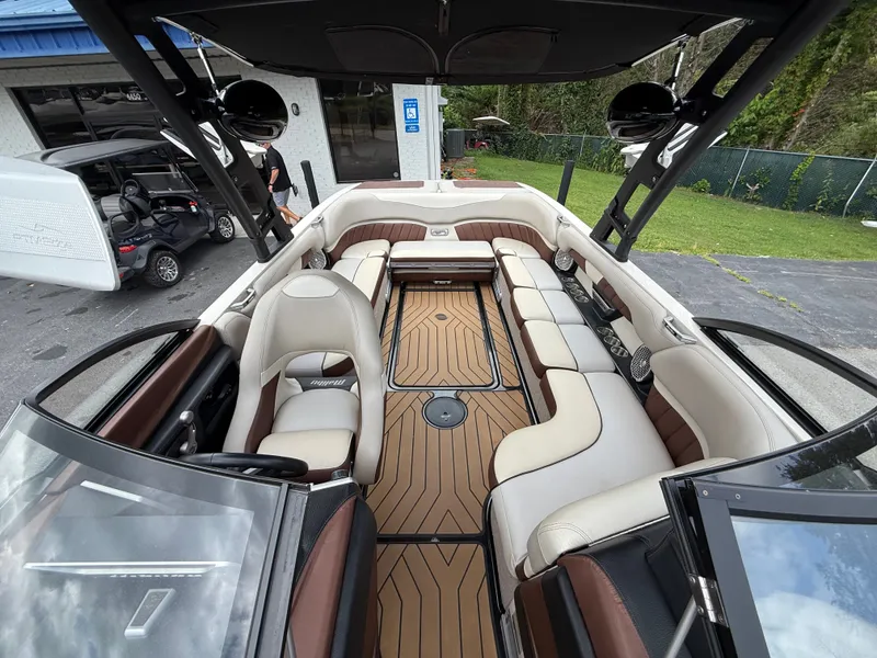 Slide: The Image of Malibu Wakesetter 25 LSV 2016 - 13