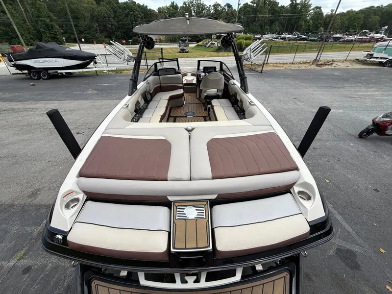 Slide: The Image of Malibu Wakesetter 25 LSV 2016 - 16