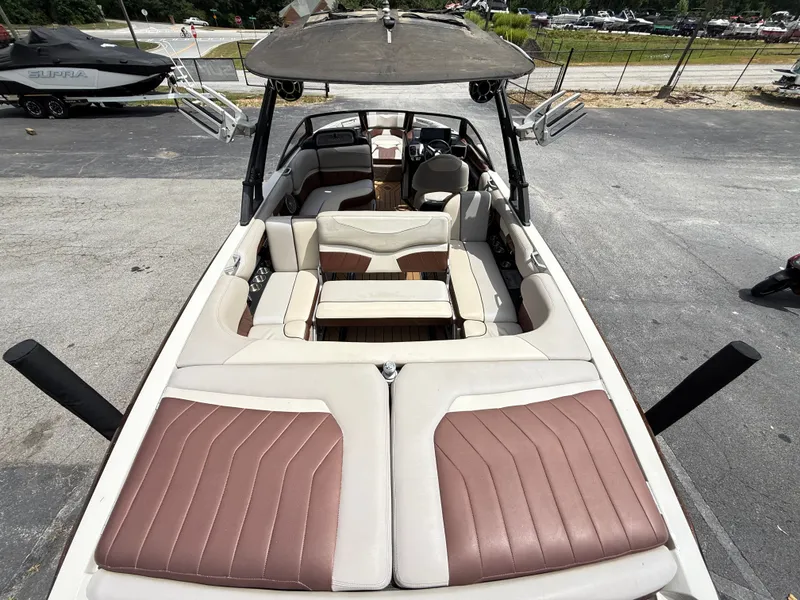 Slide: The Image of Malibu Wakesetter 25 LSV 2016 - 17