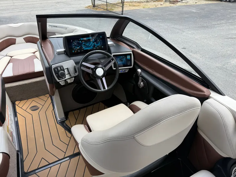 Slide: The Image of Malibu Wakesetter 25 LSV 2016 - 18