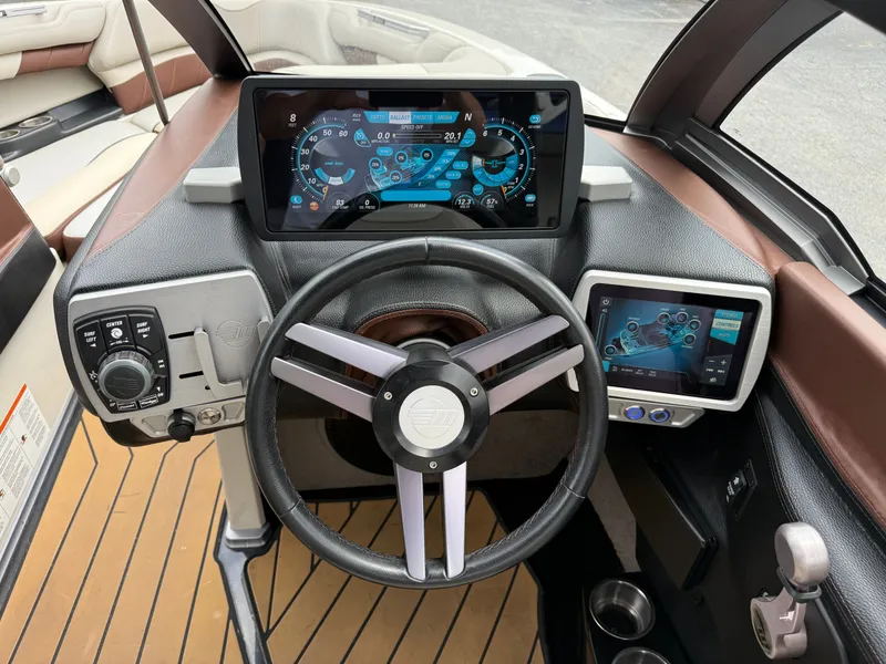 Slide: The Image of Malibu Wakesetter 25 LSV 2016 - 19