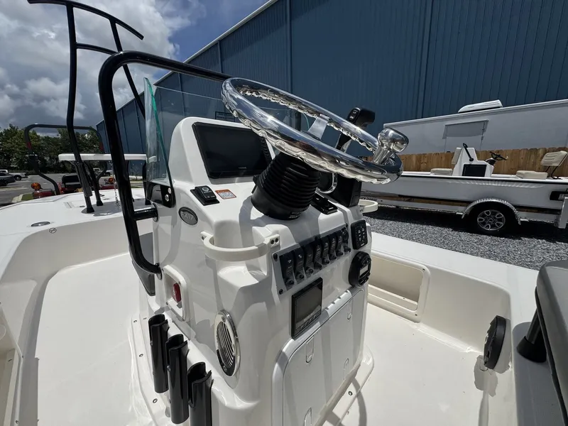 Slide: The Image of Spyder FX17 Flicker 2025 - 8