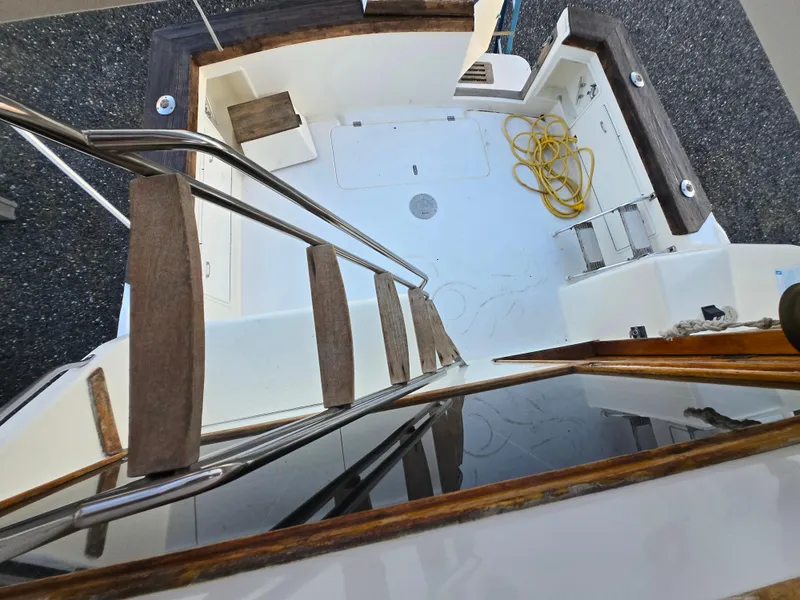 Slide: The Image of 1988 Ocean 35 Super Sport boat deck with ladder and coiled yellow rope. - 34