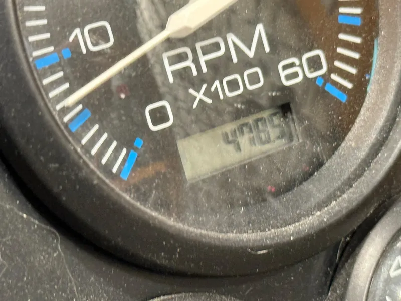 Slide: The Image of RPM gauge displaying 4705 hours on a 2001 Sumerset 18x104. - 48