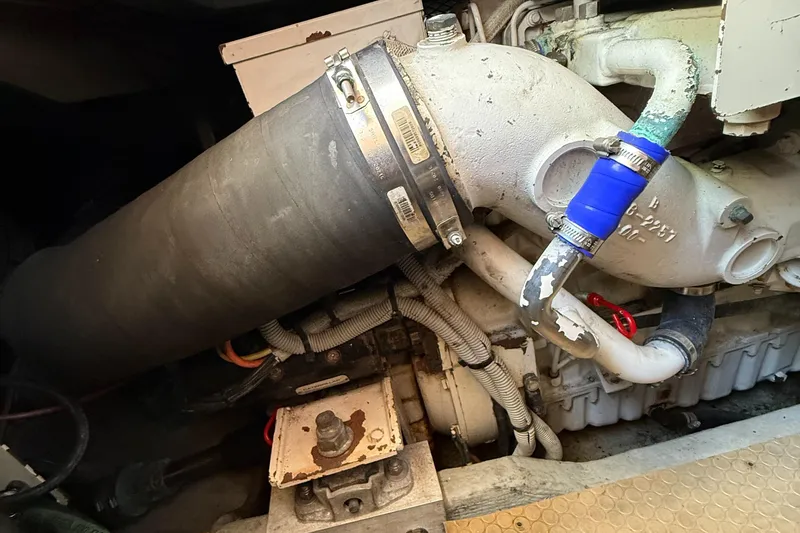 Slide: The Image of Luhrs Tournament 360 Convertible 2000 - 102