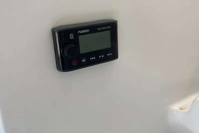 Slide: The Image of Fusion MS-NRX300 stereo remote on 2000 Luhrs Tournament 360 Convertible boat. - 43