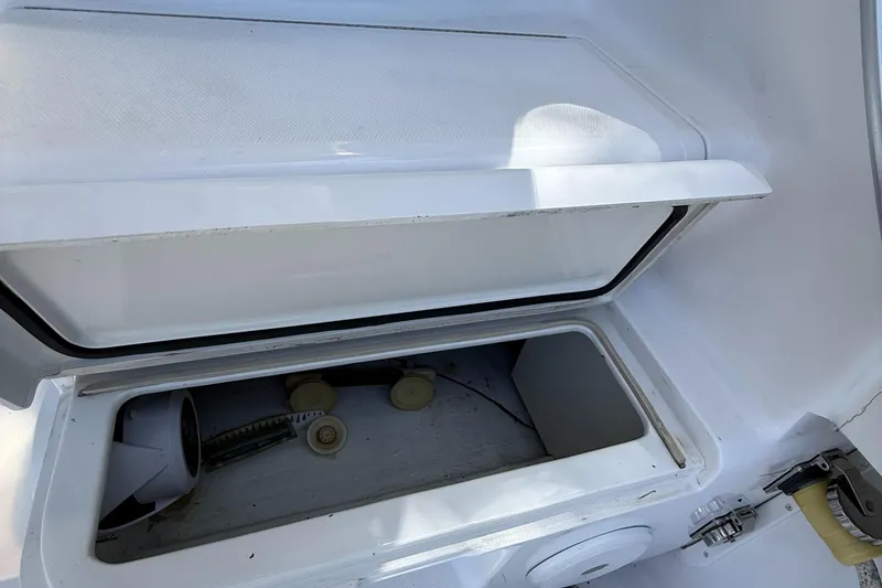 Slide: The Image of Luhrs Tournament 360 Convertible 2000 - 54