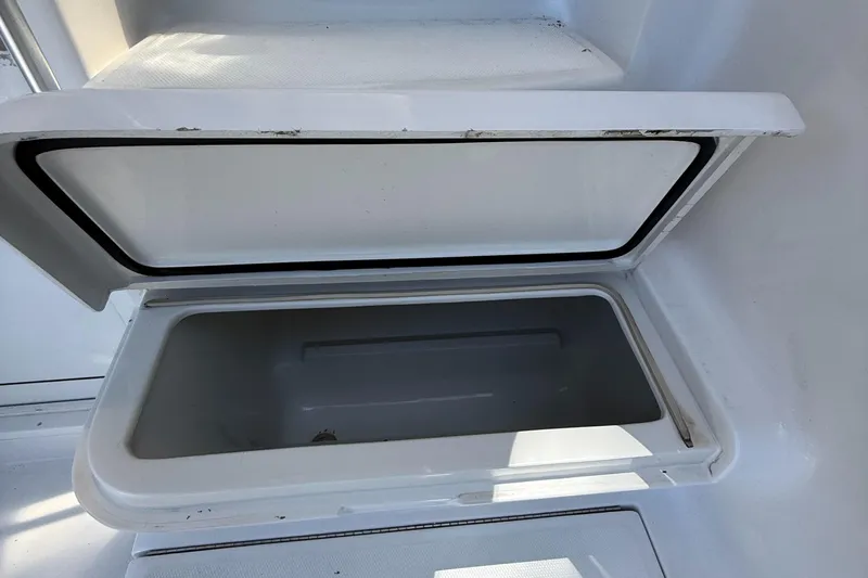 Slide: The Image of Luhrs Tournament 360 Convertible 2000 - 55